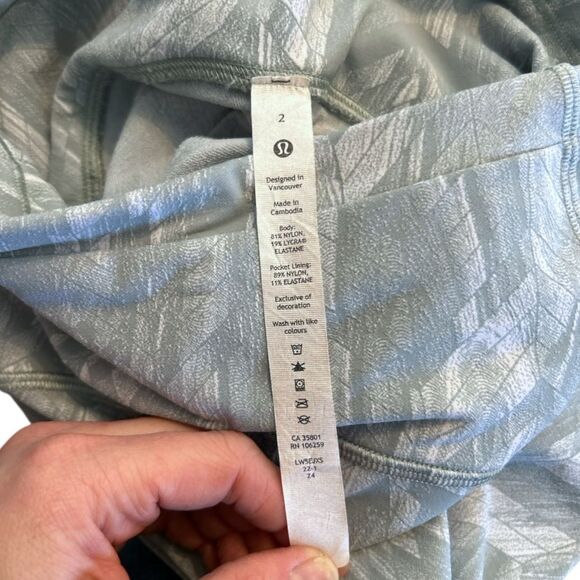 Lululemon Swift Speed High-Rise Tight 28" Chevron Silver Blue White, Size 2 - Picture 9 of 12